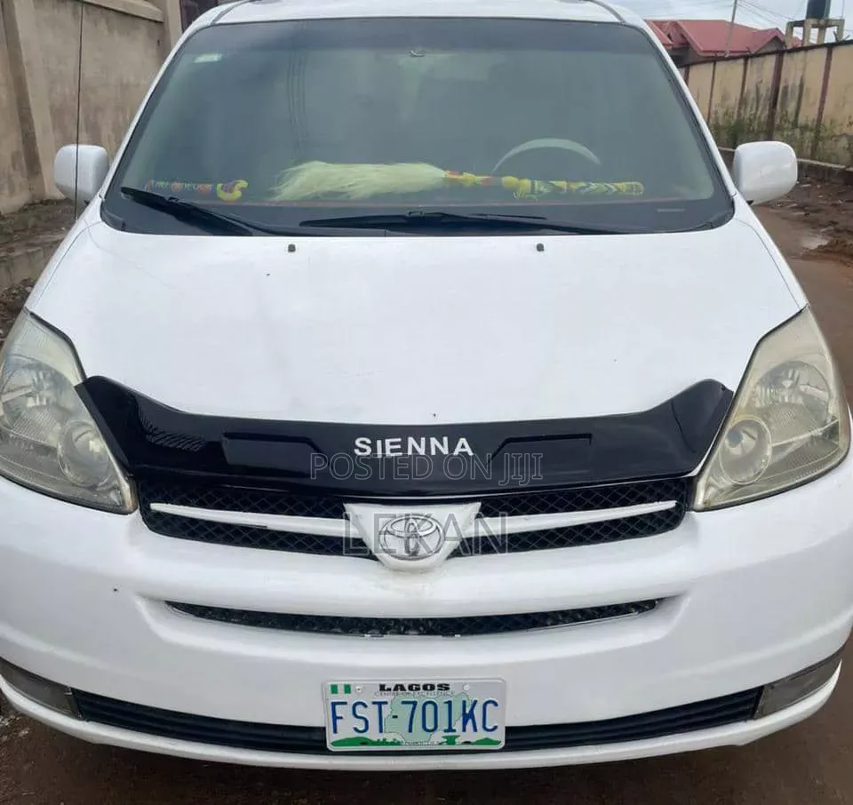 Toyota Sienna 2005 White