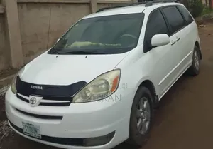 Toyota Sienna 2005 White