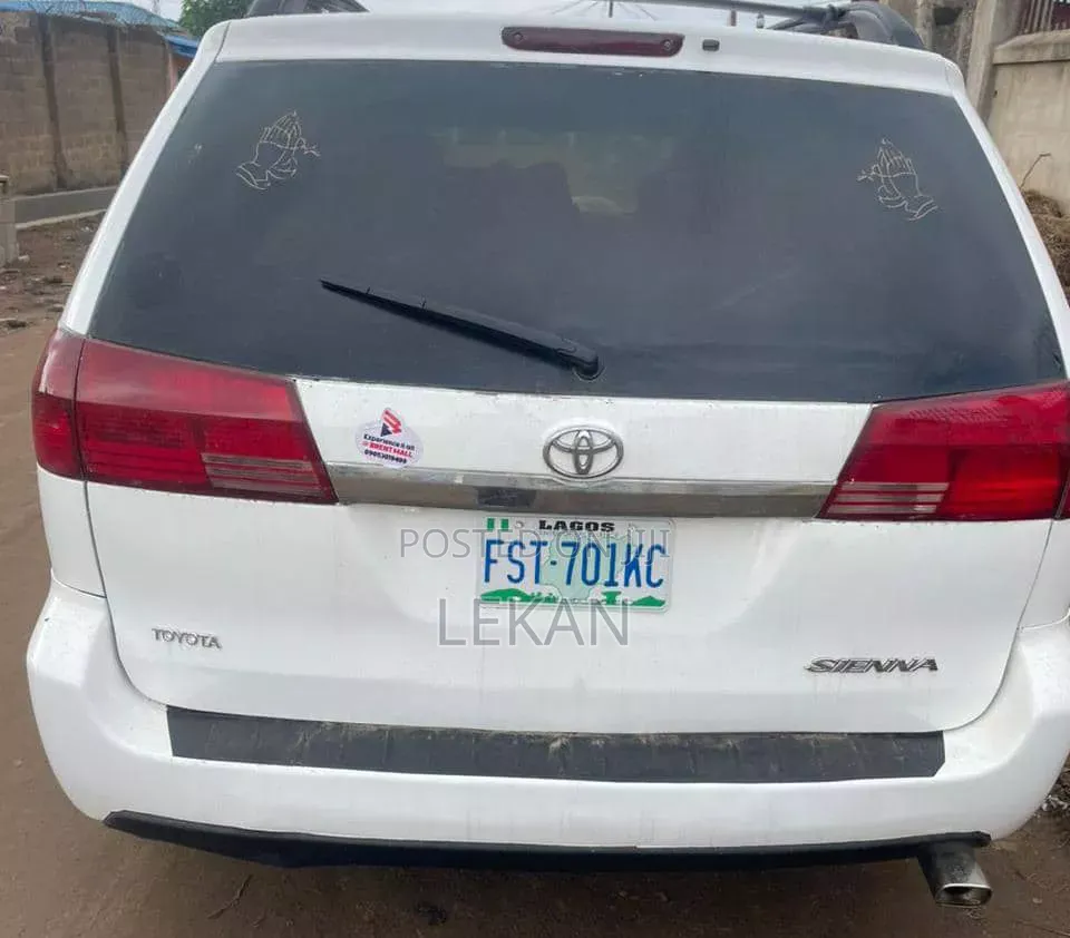 Toyota Sienna 2005 White