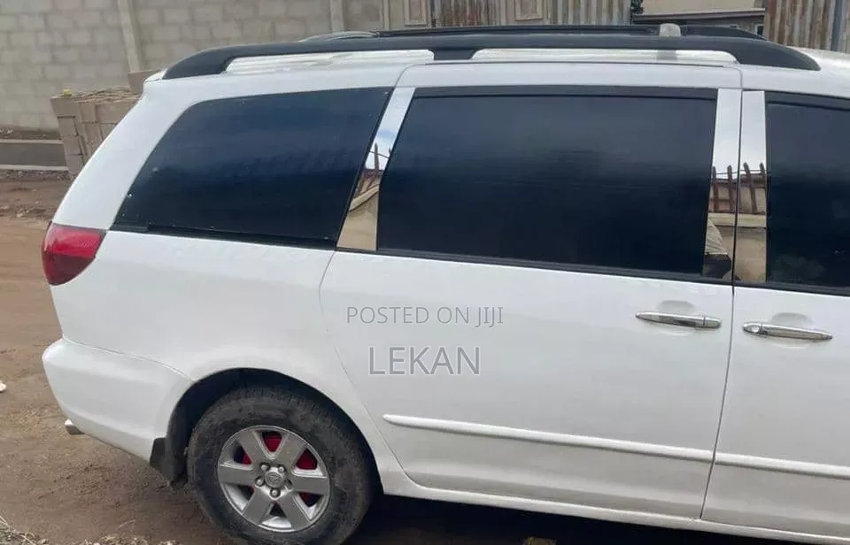 Toyota Sienna 2005 White