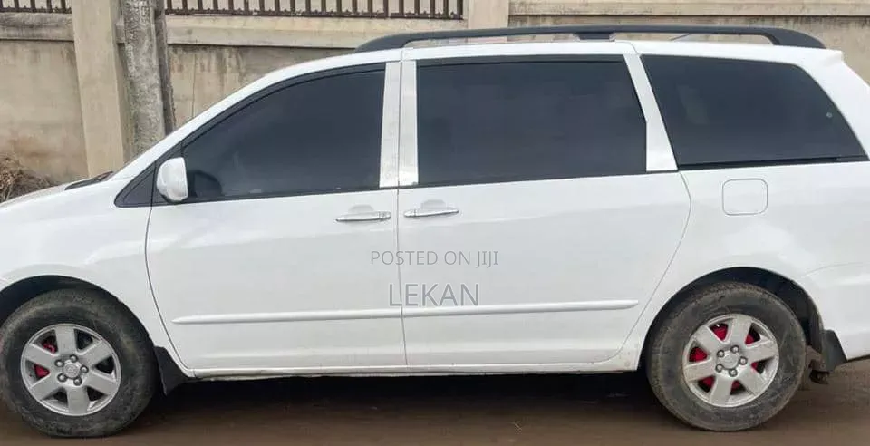 Toyota Sienna 2005 White