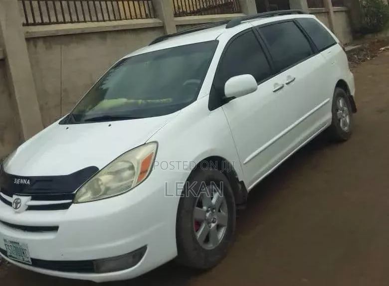Toyota Sienna 2005 White