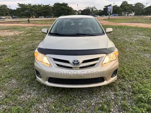 Toyota Corolla L 4dr Sedan (1.8L 4cyl 5M) 2013 Gold