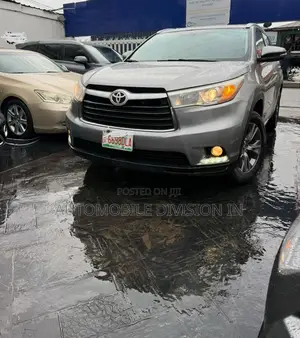 Toyota Highlander XLE V6 4x4 (3.5L 6cyl 6A) 2016 Silver