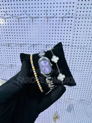 Elegant RENOS Women’s Wristwatch With Matching Bracelets