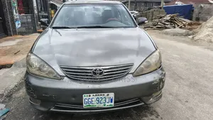 Toyota Camry 2005 Gray