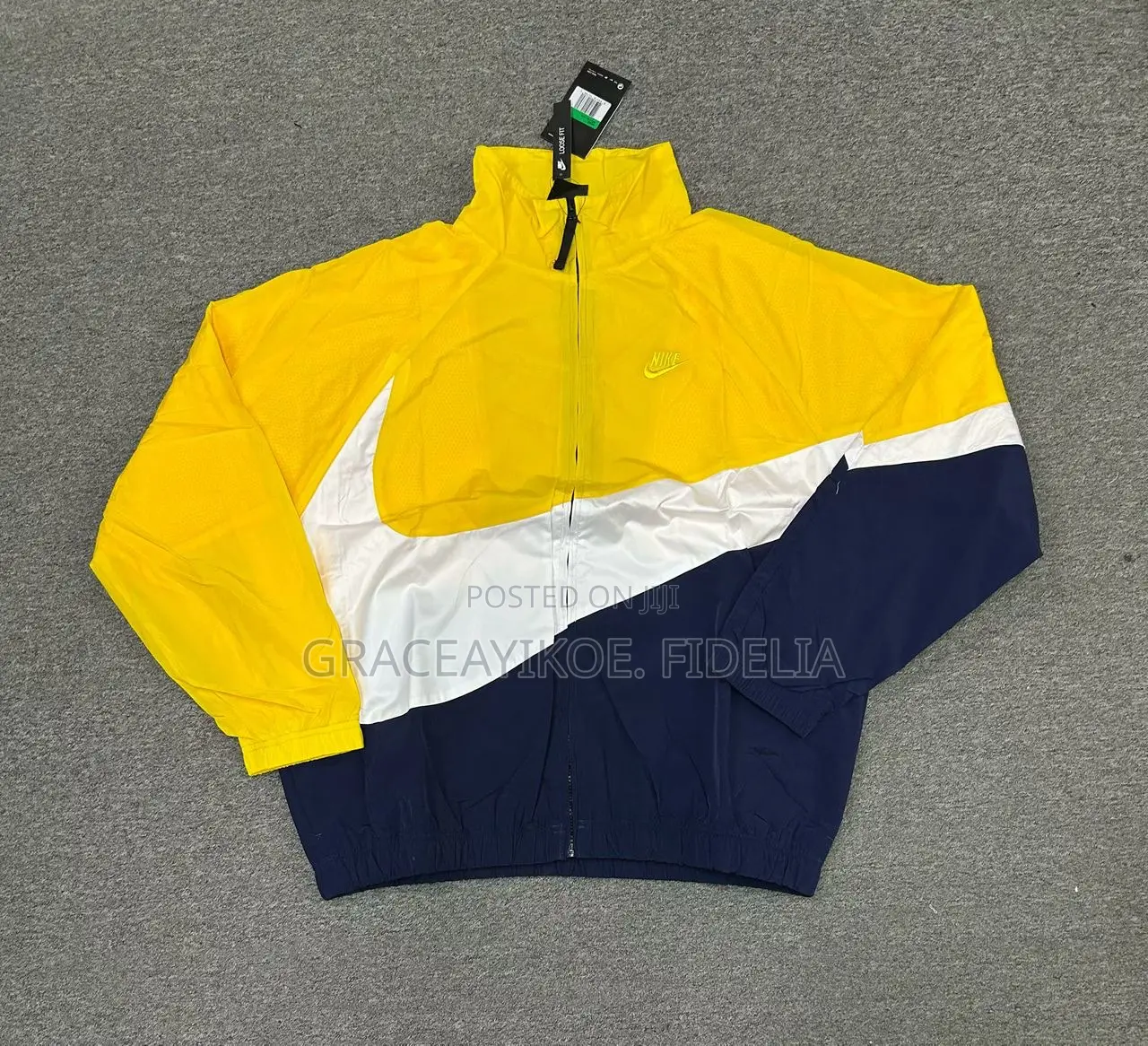 Nike Windbreaker Jacket – Lightweight Stylish