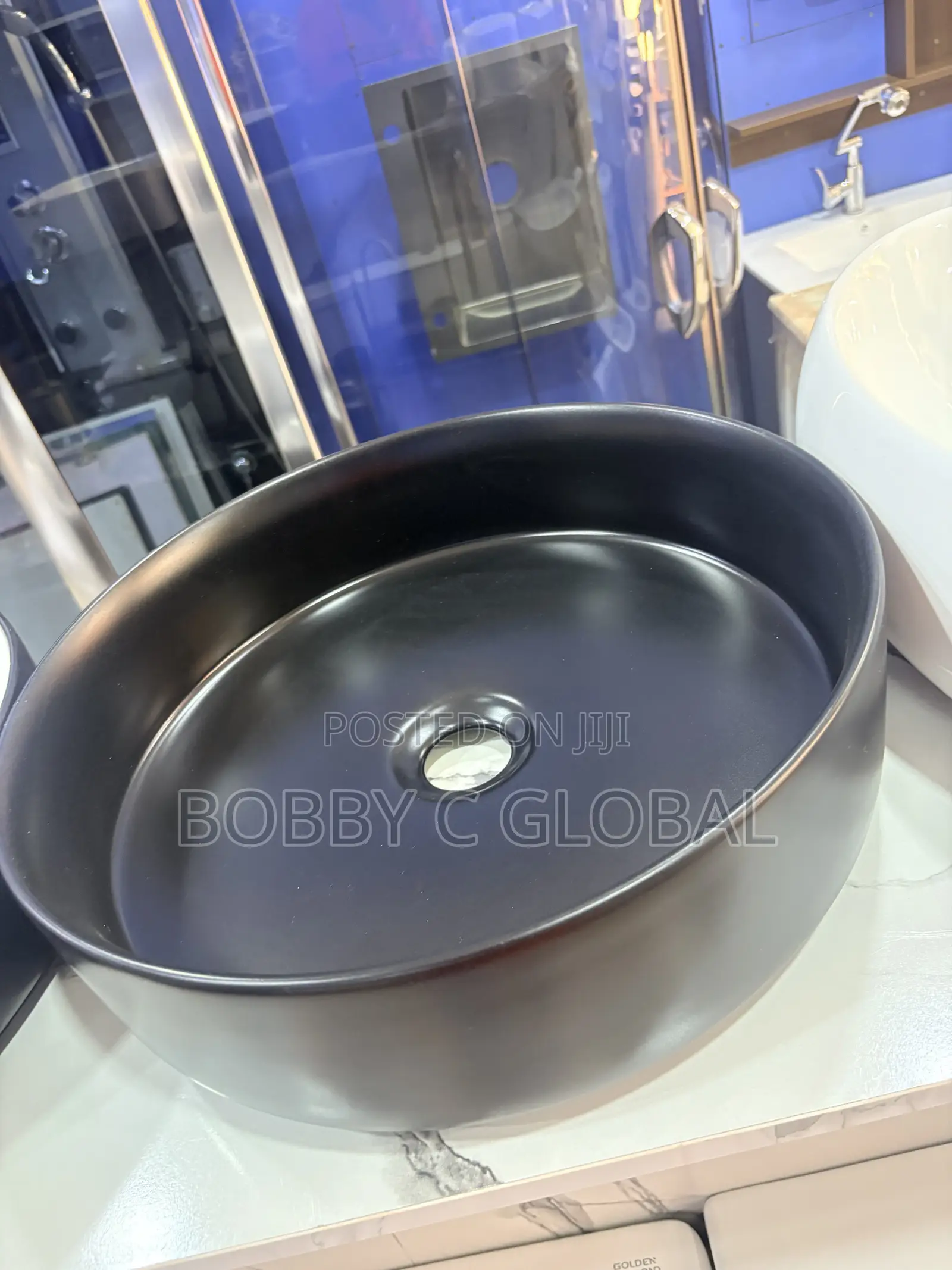 Round Luxury Black Basin