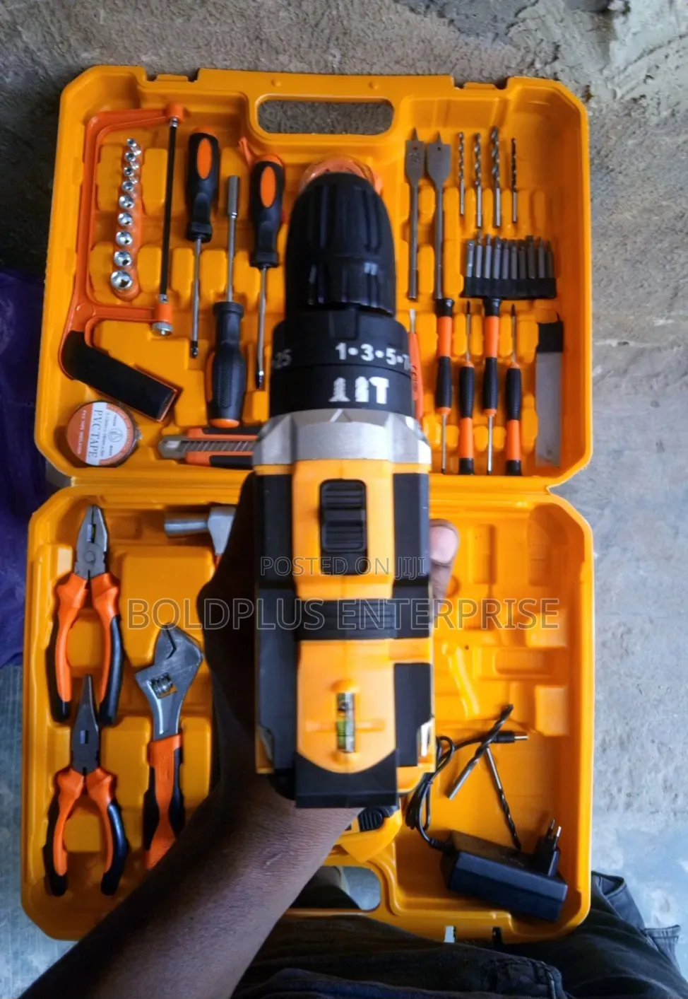 48 Volt Dewalt Rechargable Drill With Tools Set