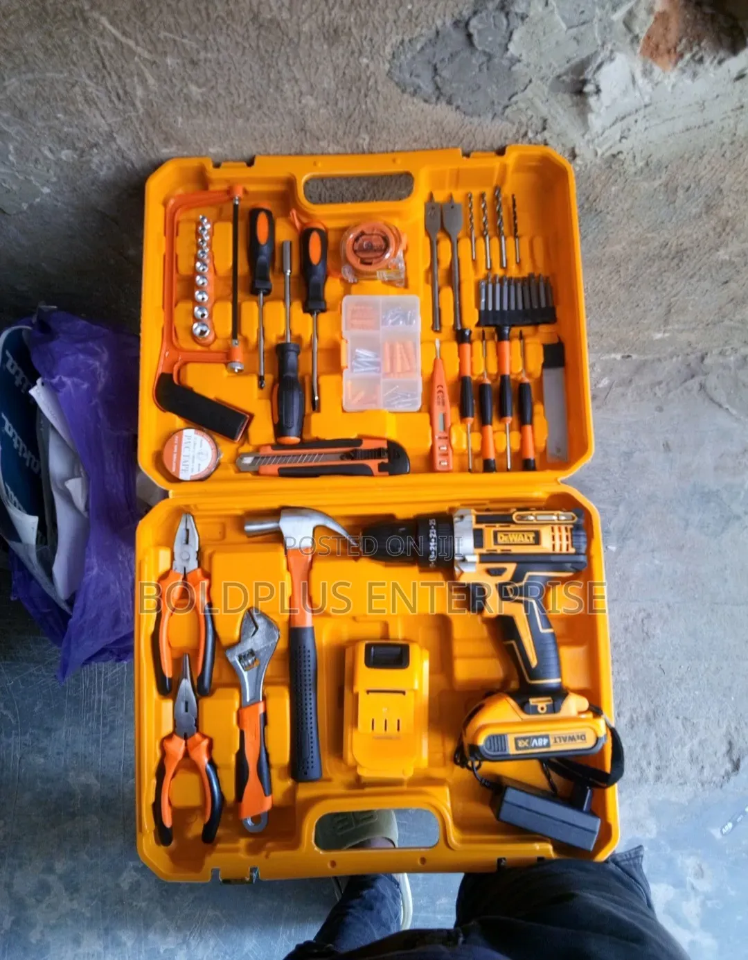 48 Volt Dewalt Rechargable Drill With Tools Set