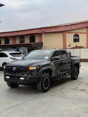 Toyota Tacoma SR5 Access Cab 6' Bed AT 2024 Black