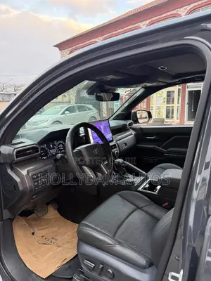 Toyota Tacoma SR5 Access Cab 6' Bed AT 2024 Black