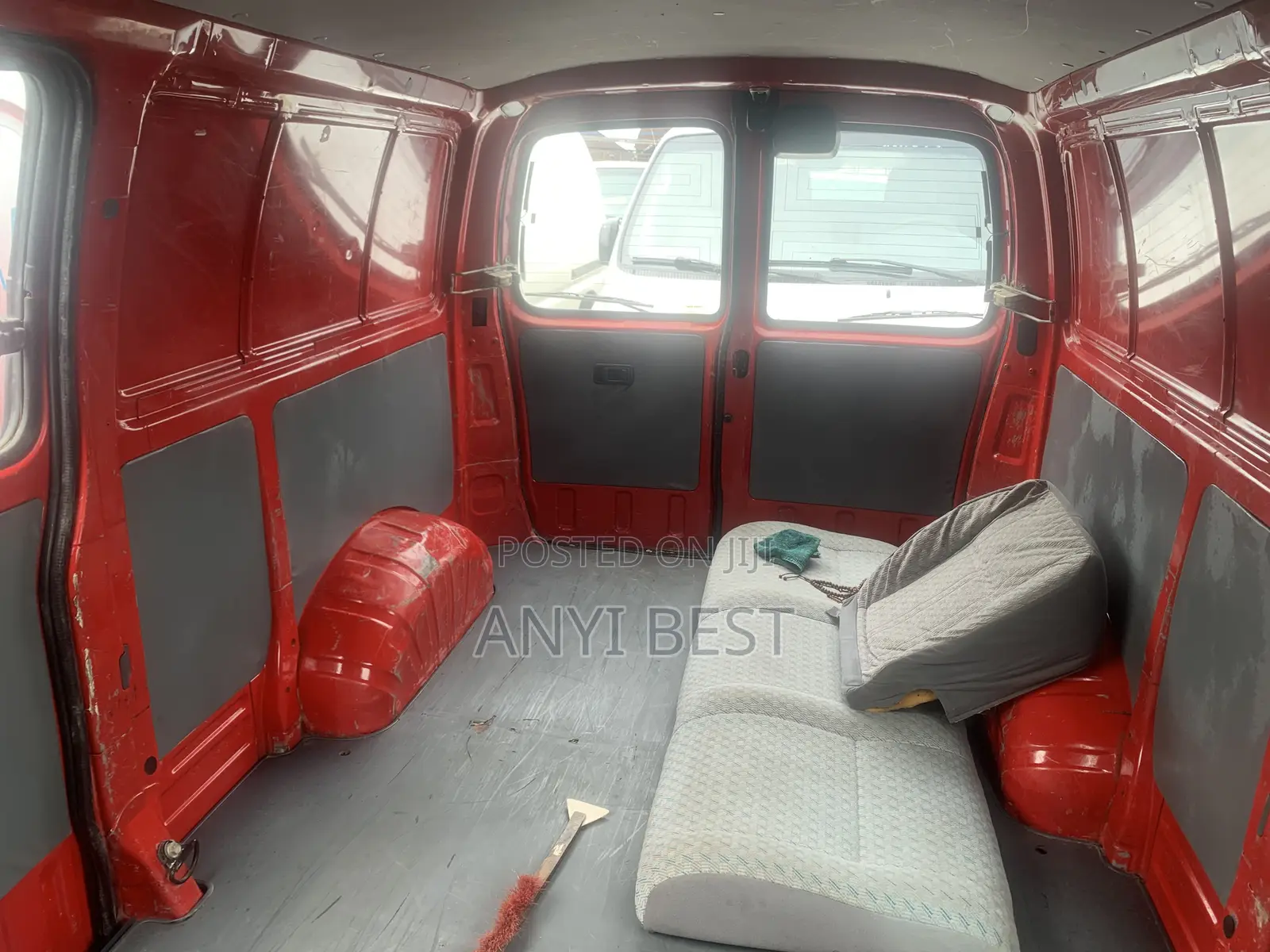 Toyota HiAce 2006 Red