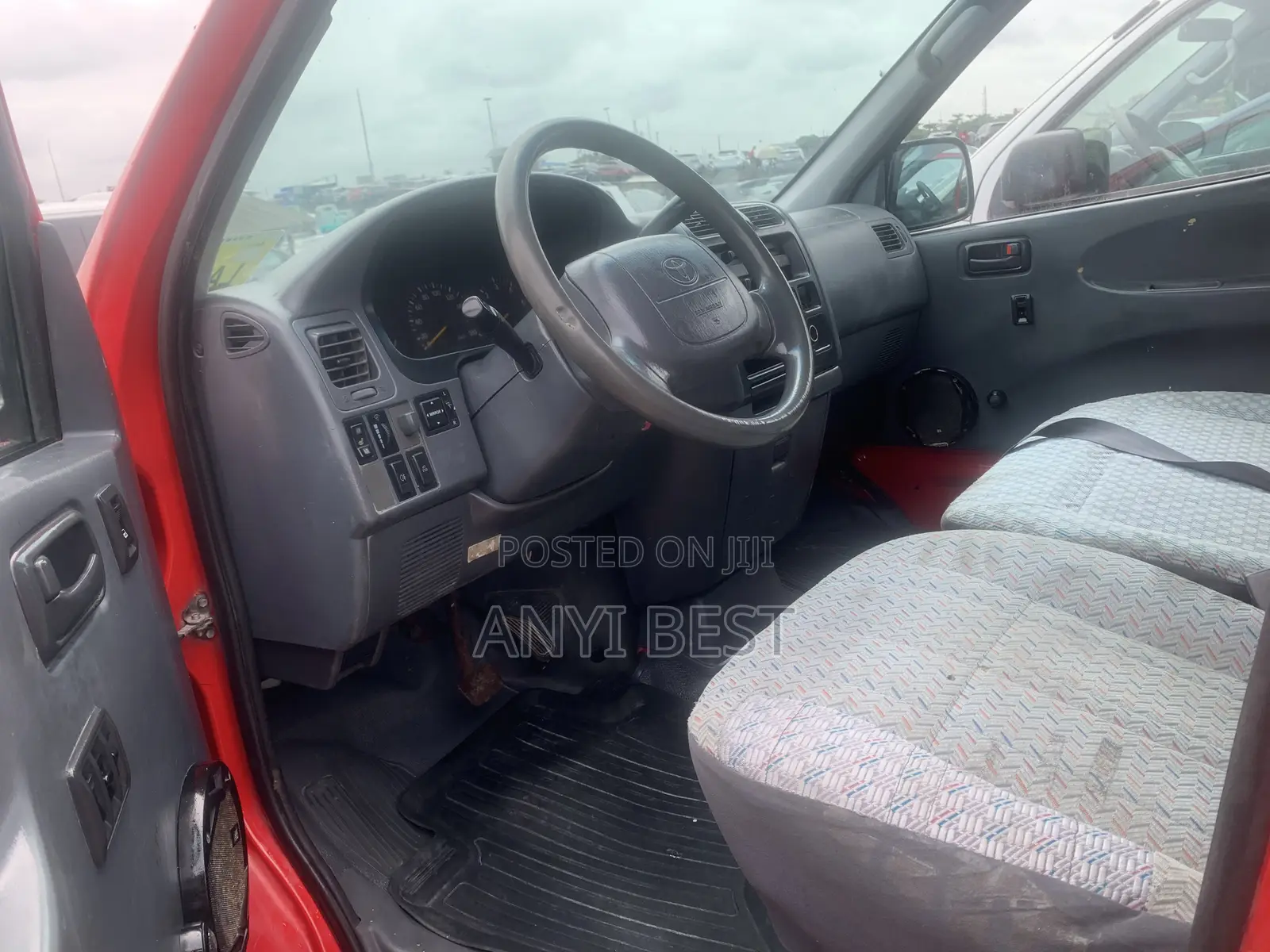 Toyota HiAce 2006 Red