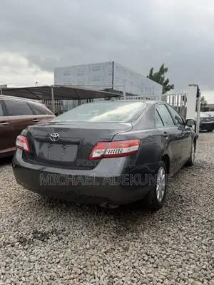 Toyota Camry LE 4dr Sedan (2.5L 4cyl 6A) 2011 Gray