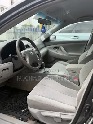 Toyota Camry LE 4dr Sedan (2.5L 4cyl 6A) 2011 Gray