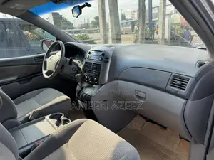 Toyota Sienna 2007 Silver