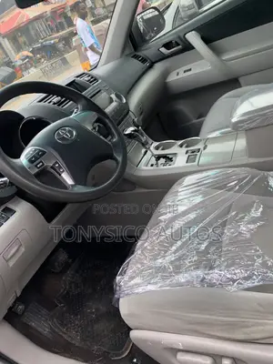 Toyota Highlander SE 2011 Gray