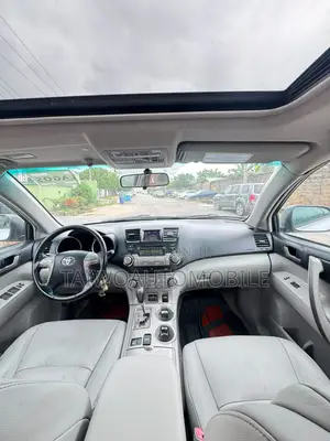 Toyota Highlander 2010 Silver