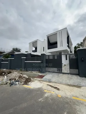 4bdrm Duplex in Adeyi Avenue Bodija for sale