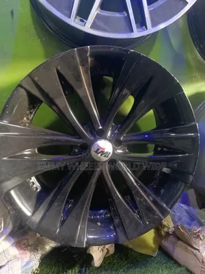 Glosy Blavk TWT Matches Rim for Toyota Venza Design in Style