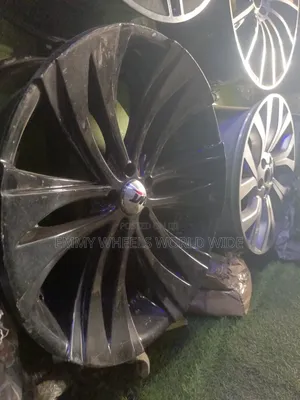 Glosy Blavk TWT Matches Rim for Toyota Venza Design in Style