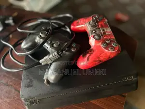 PS4 Slim 2 Pads With 6 Games