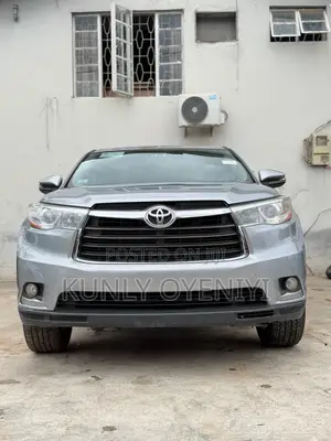Toyota Highlander LE Plus 4dr SUV AWD (3.5L 6cyl 6A) 2015 Silver