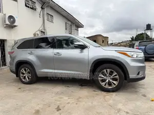 Toyota Highlander LE Plus 4dr SUV AWD (3.5L 6cyl 6A) 2015 Silver