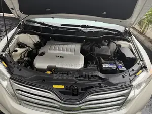 Toyota Venza V6 AWD 2010 White