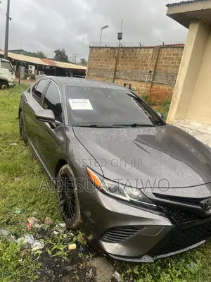 Toyota Camry SE Nightshade FWD 2020 Gray
