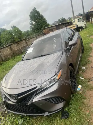 Toyota Camry SE Nightshade FWD 2020 Gray