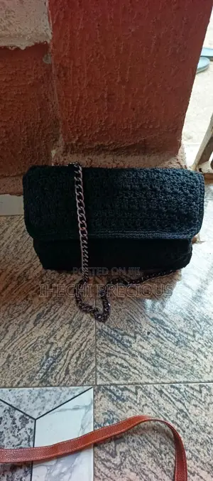 I Sell Quality Hand Bags for Less
