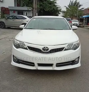Toyota Camry SE 4dr Sedan (2.5L 4cyl 6A) 2013 White