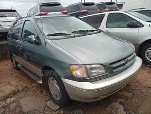 Toyota Sienna 1998 Green