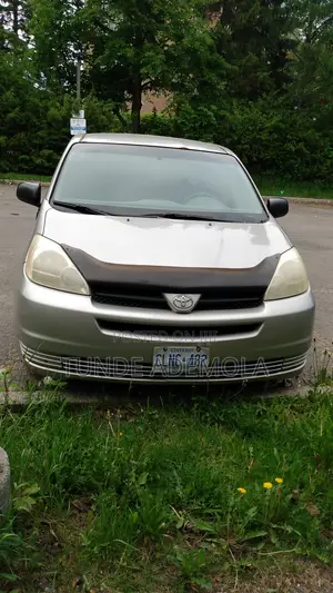 Toyota Sienna LE AWD 2005 Gold