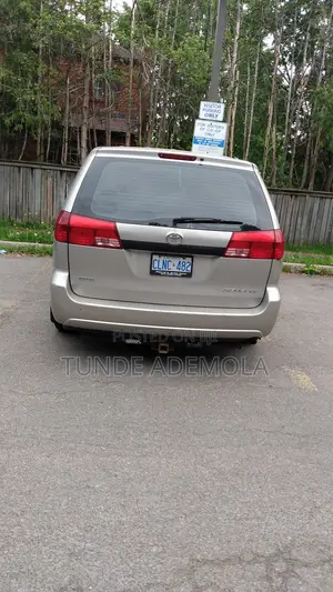 Toyota Sienna LE AWD 2005 Gold