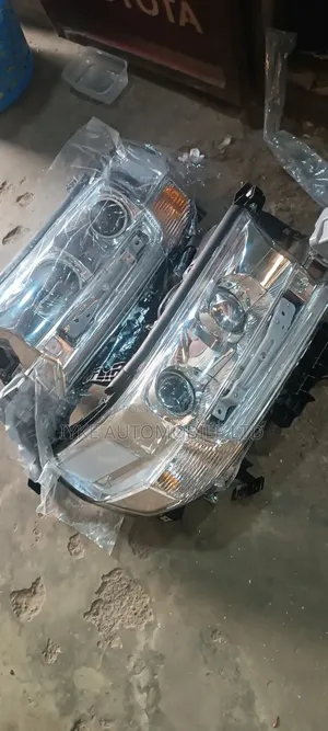 Head Lamp Land Cruiser 2018