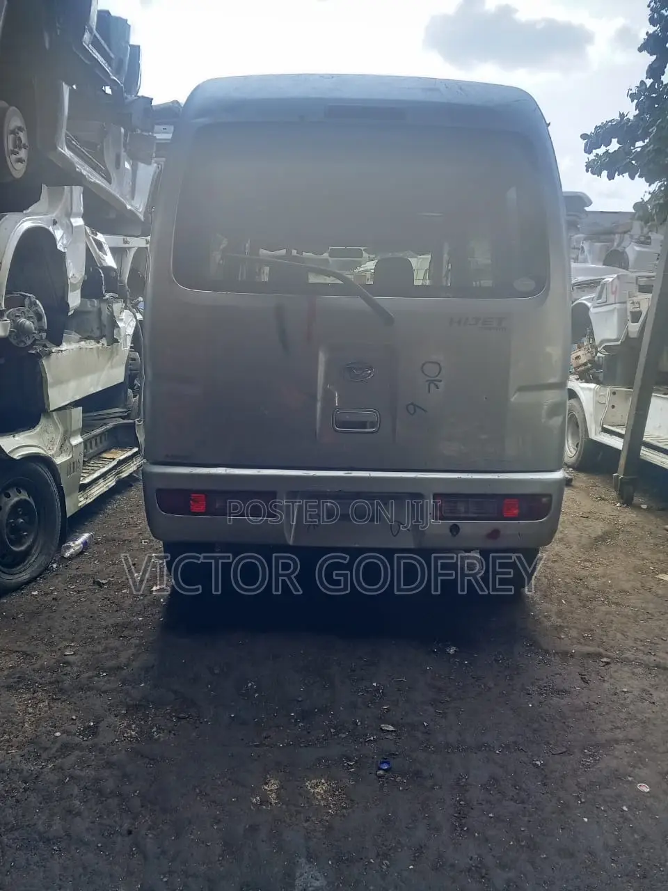 Daihatsu Hijet 2012 Silver