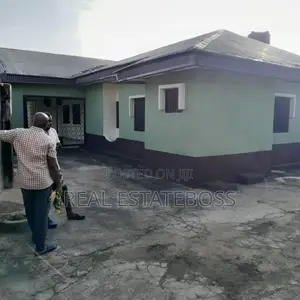 5bdrm Bungalow in Uyo for sale