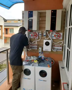 2pcs of 7.5 KvA Inverter Paired With 2pcs of 20KWh LiFePo4 Battery