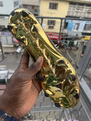 Golden Adidas Predator Boots (Kaka)