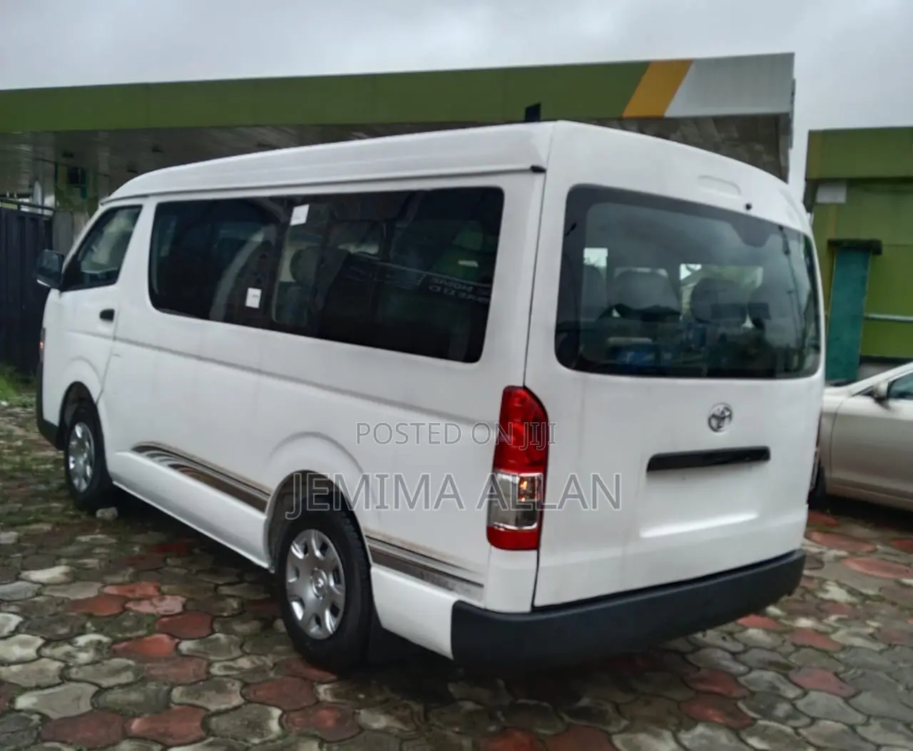 Toyota HiAce 2016 White