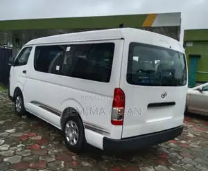 Toyota HiAce 2016 White