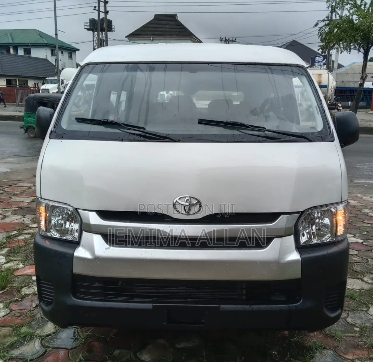 Toyota HiAce 2016 White