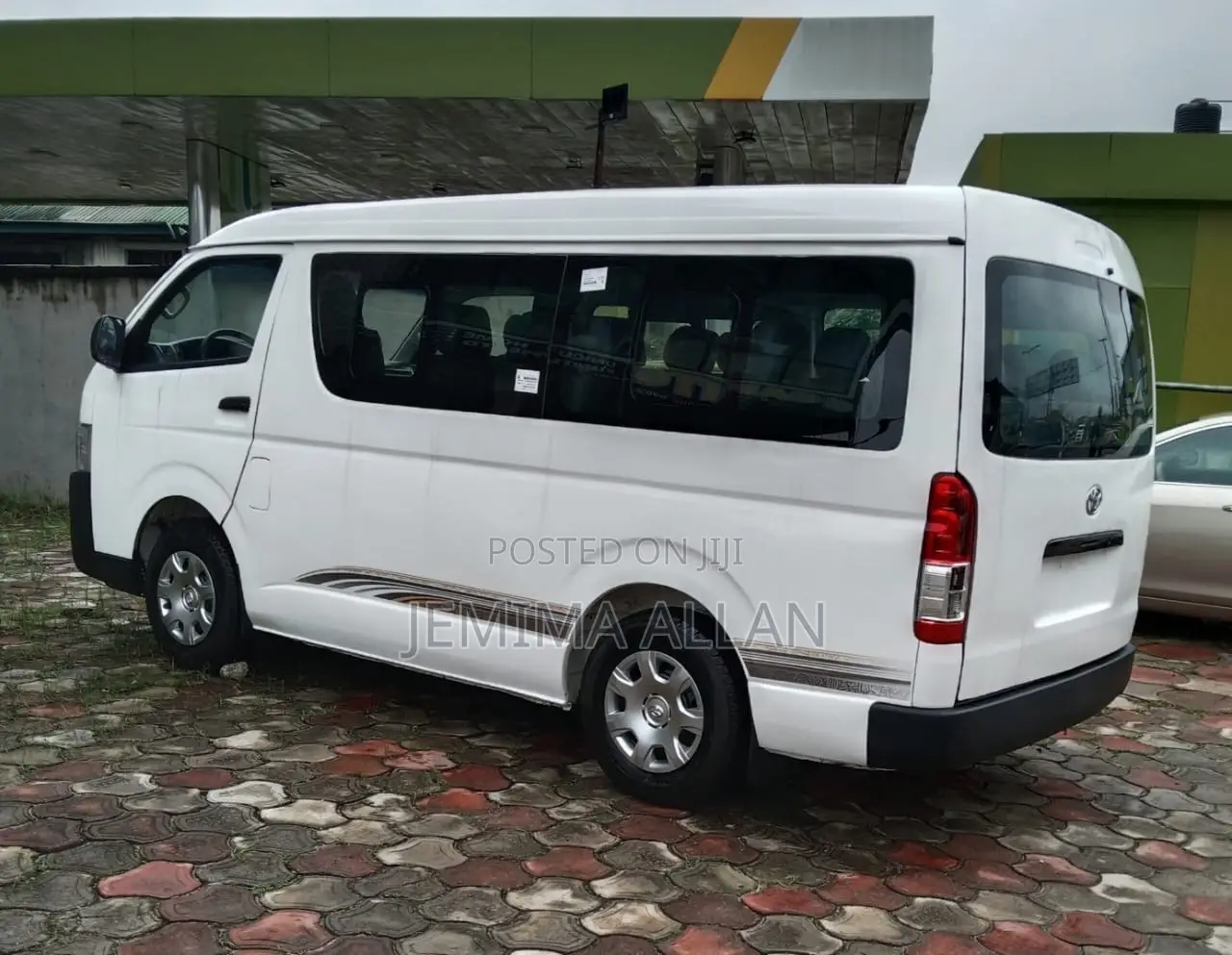 Toyota HiAce 2016 White