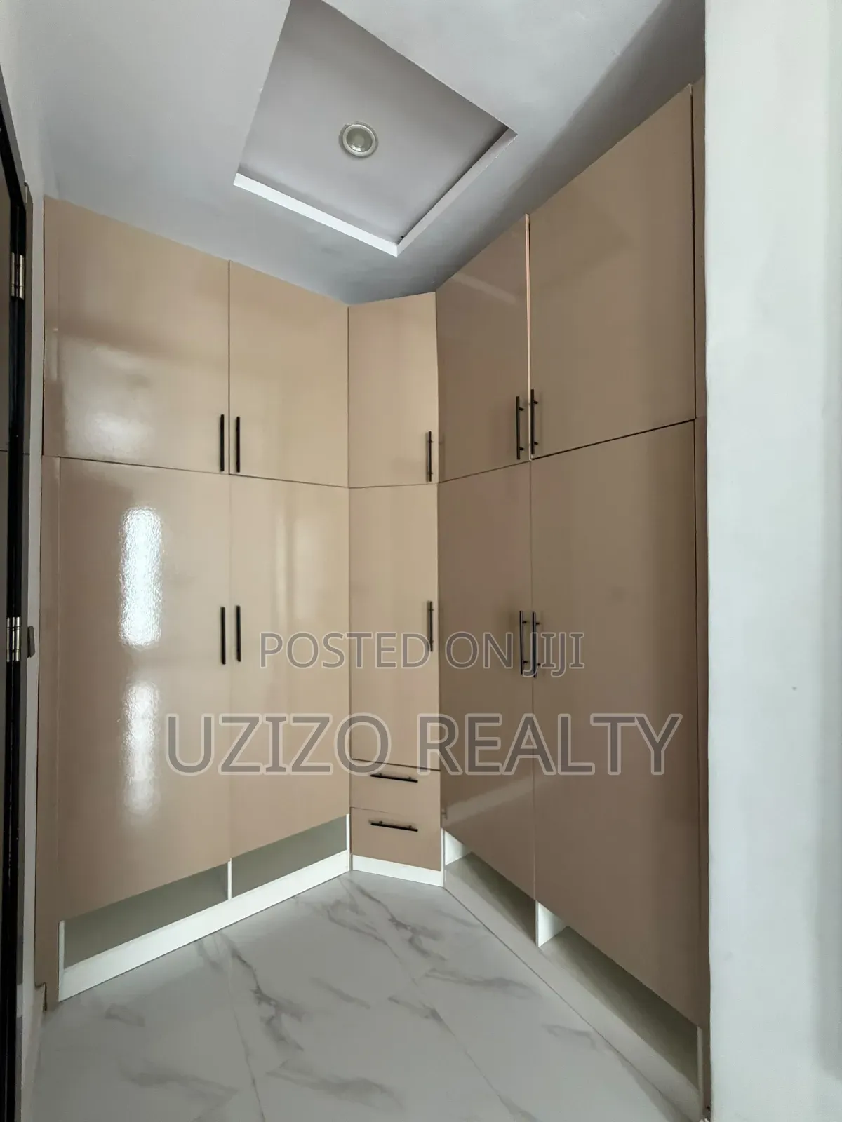 4bdrm Townhouse/Terrace in Ikate for sale