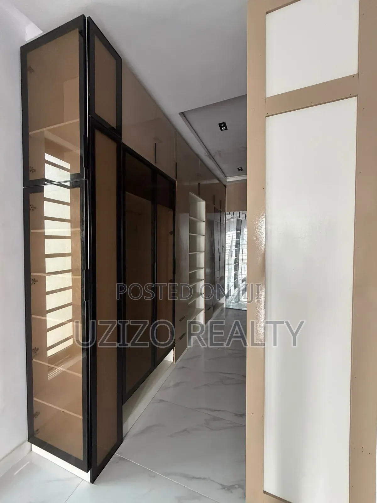 4bdrm Townhouse/Terrace in Ikate for sale