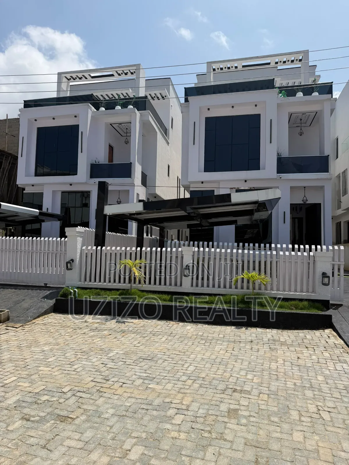 4bdrm Townhouse/Terrace in Ikate for sale