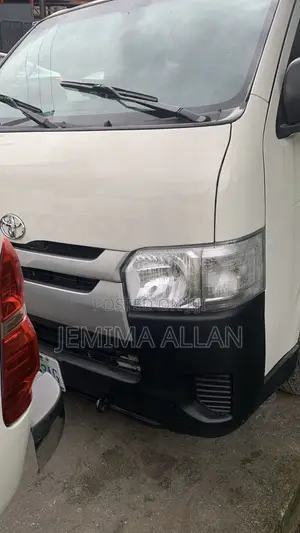 Toyota HiAce 2018 White